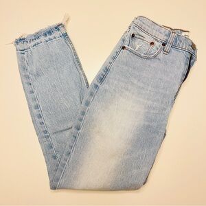 Abercrombie Light Wash High Rise Mom Jeans, Size 25 / 0